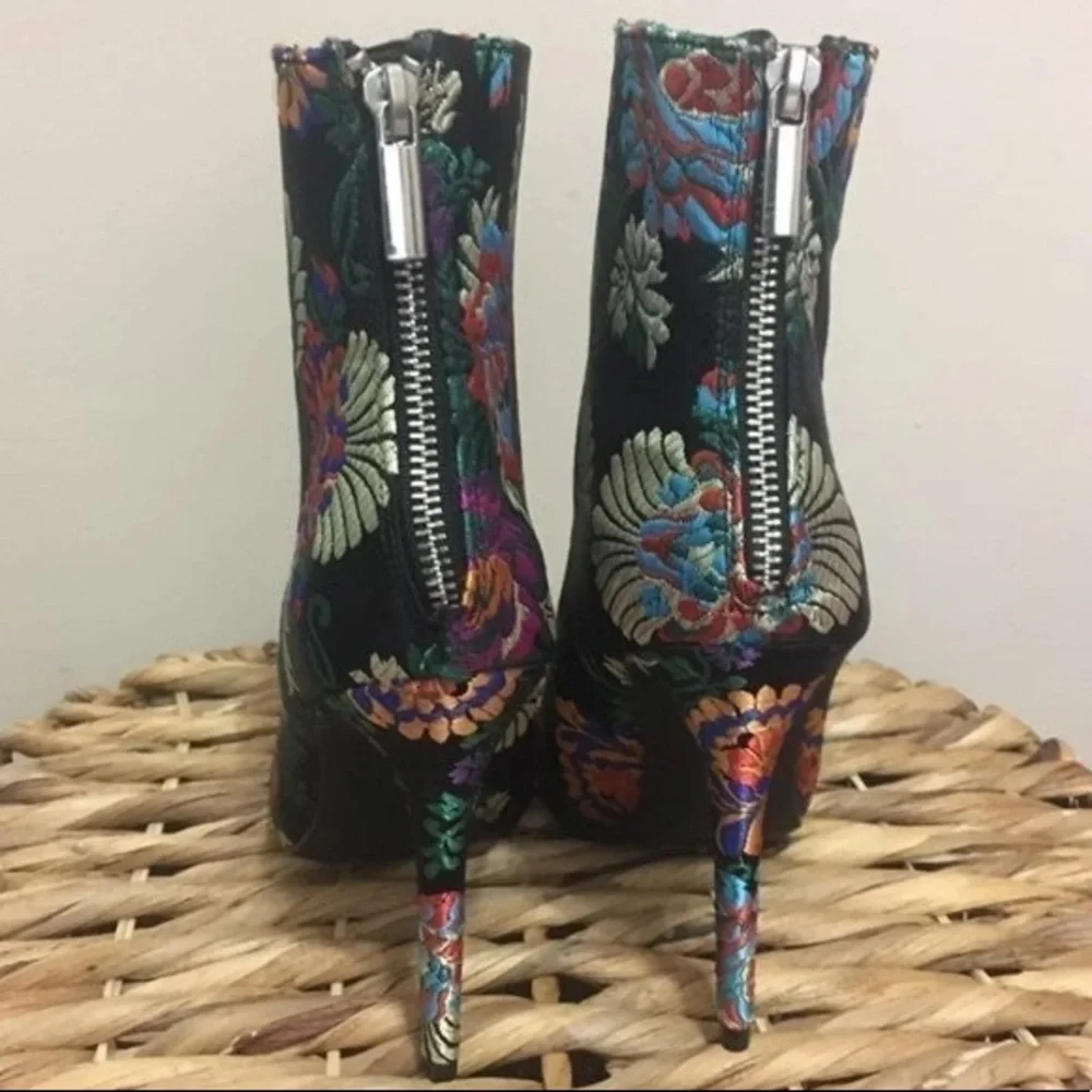 “Madelina” Justfab Black Flower 4” Heel Booties! 💥 - Picture 4 of 11